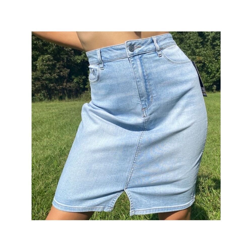 bebe M High Rise Denim Blue Light Vintage Wash Pencil Skirt